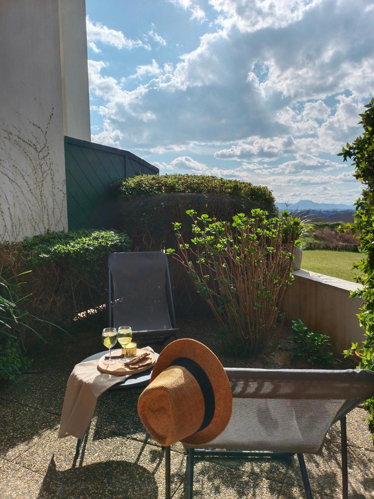 Appartement T1 Bis Avec Piscine Vue Golf Et Montagnes à Arcangues Extérieur photo